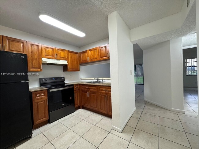 Building Photo - 4033 Lakeside Dr