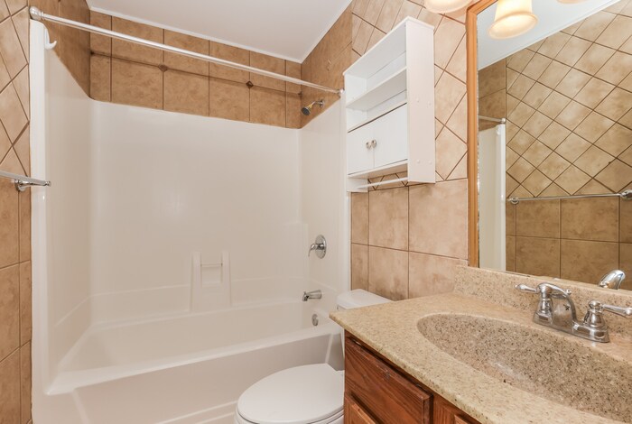 Building Photo - 2130 Spring Hill Cir