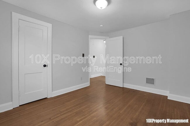 Building Photo - 563 S Burgess Ave
