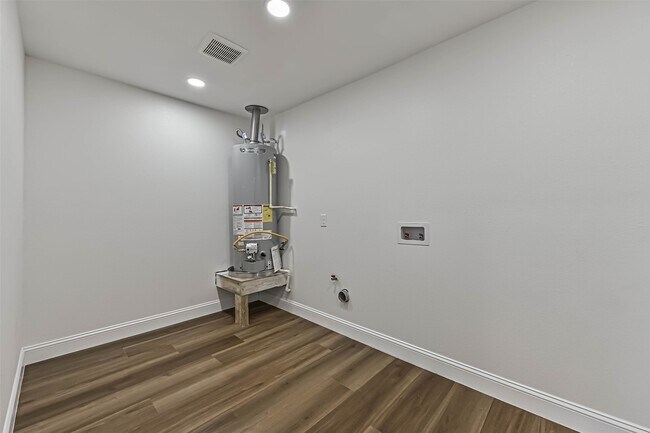 Building Photo - 229 Burkett St