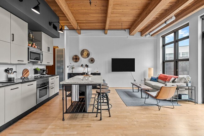 Building Photo - Gorgeous One Bedroom Luxury Condo in Ballp...