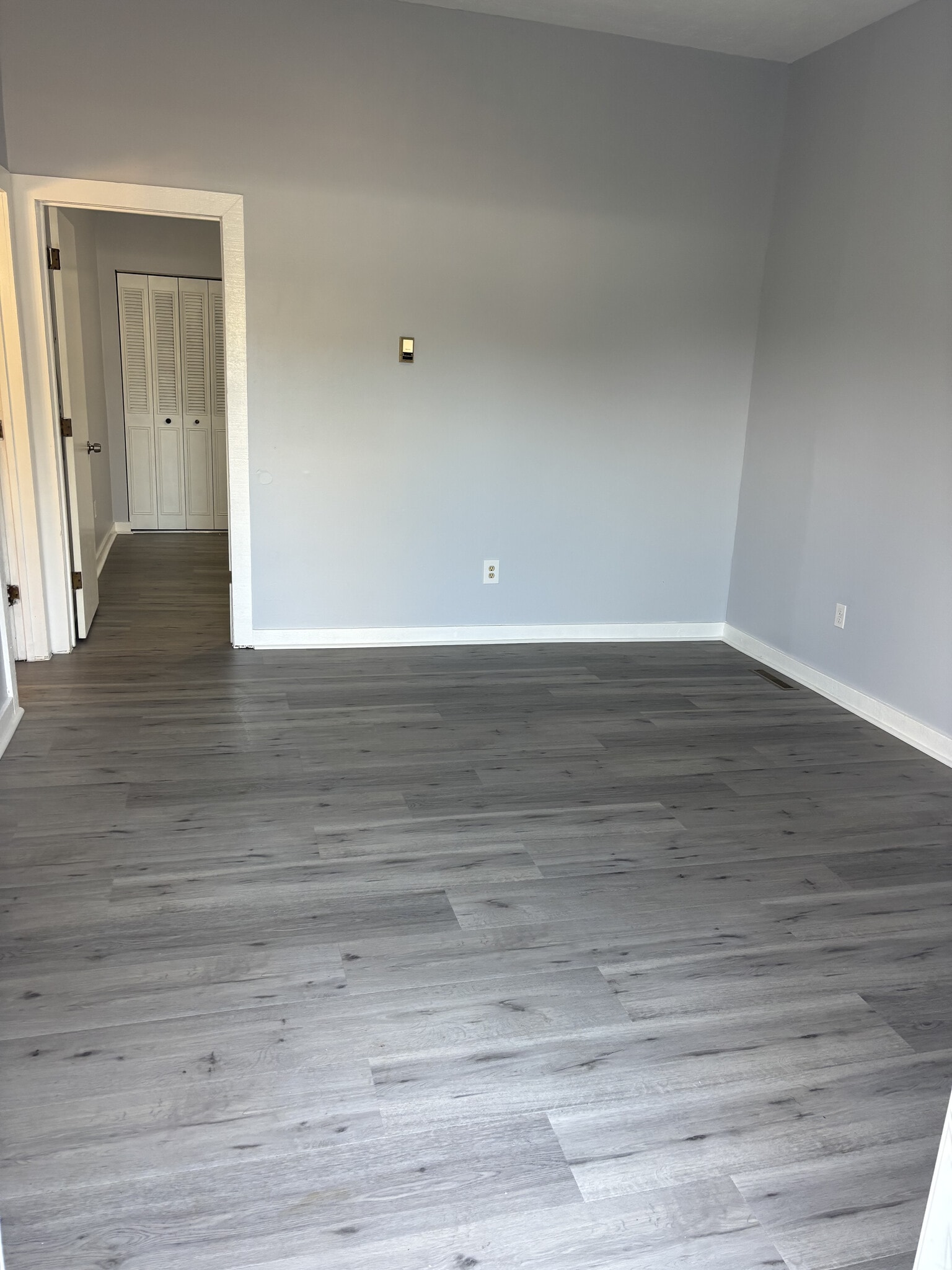 Building Photo - 123 Montmullin St