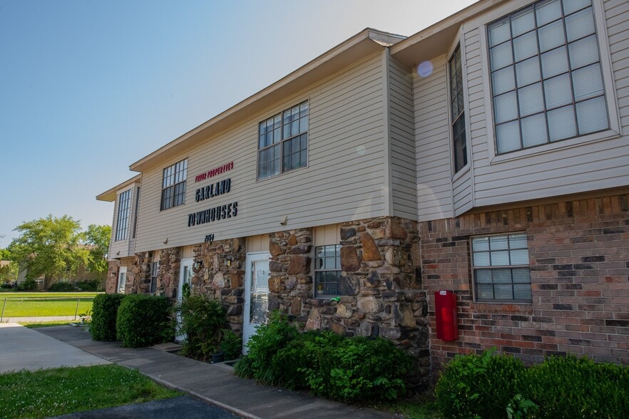 Building Photo - 2054 Garland Ave