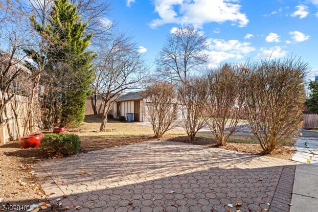 Building Photo - 57 Pomander Walk