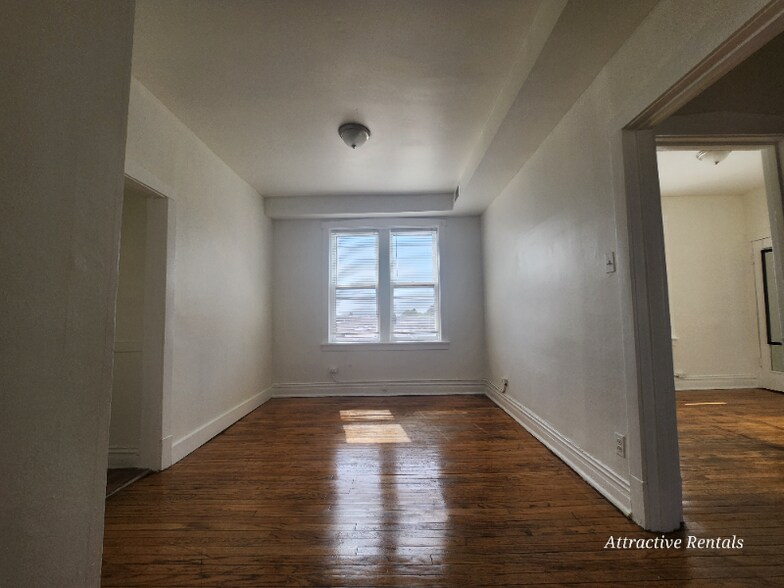 Building Photo - 1158 S Mason Ave