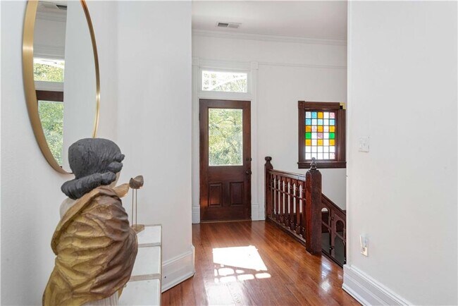 Building Photo - 383 Park Ave SE