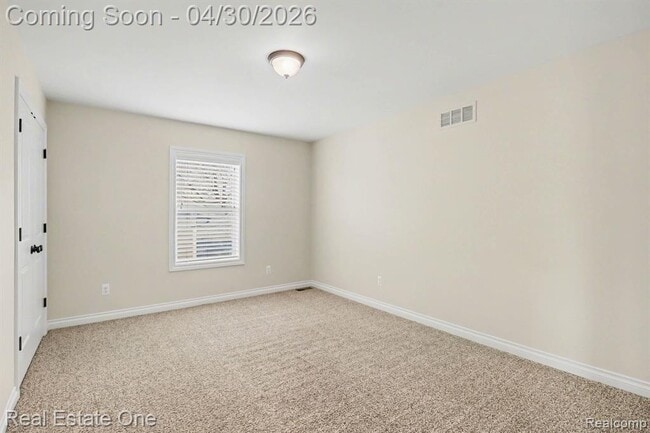 Building Photo - 714 E University Ave