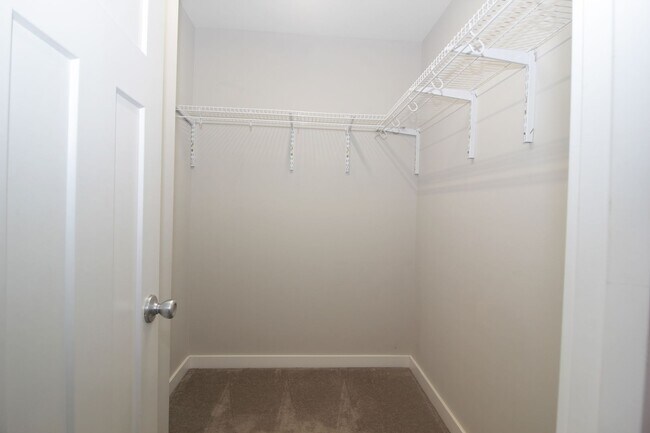 Building Photo - Newer Construction Close to Downtown Asheville