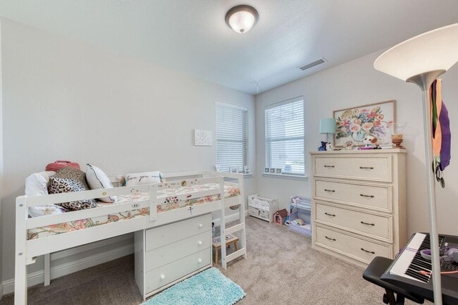 Building Photo - Gorgeous 4/2 Crown Home In Riverstone Community