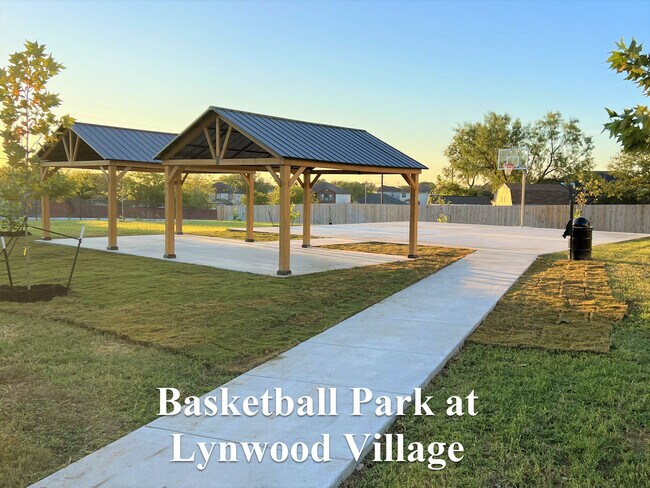 Building Photo - 10351 Lynwood Branch