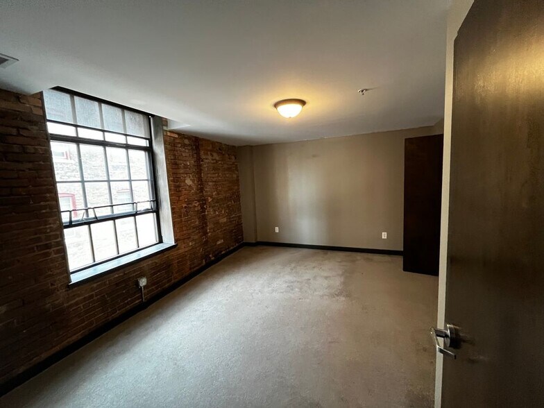 Building Photo - 110 Walton St