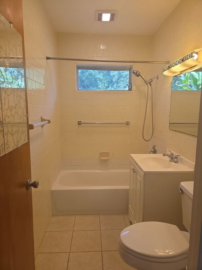 Building Photo - 1662 Houston Dr