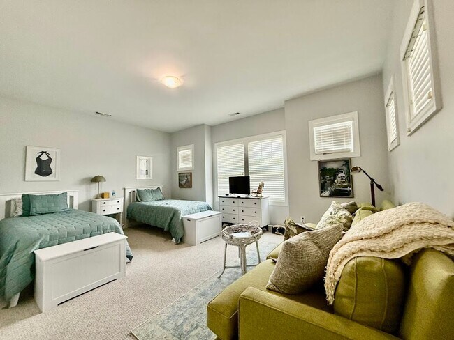 Building Photo - 4 bedroom Ocean Park Single Family