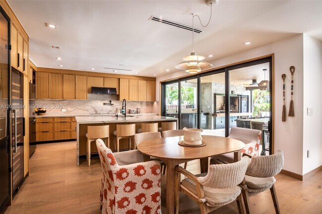 Building Photo - 115 SW 23rd Rd