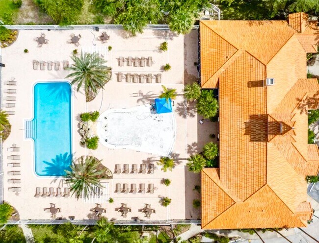 Building Photo - Furnished Resort Style Condo with Lake View