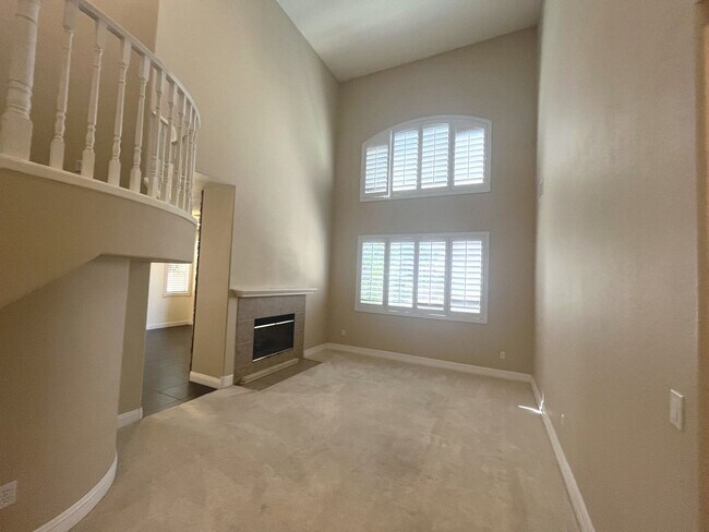 Building Photo - Discover this Gem w/sparkling pool & spa!