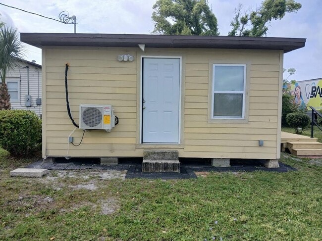 Building Photo - 319 E 11th St