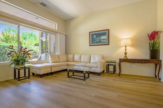 Building Photo - 37468 Westridge Ave