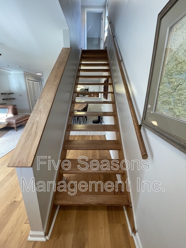 Building Photo - 352 Hildred Dr