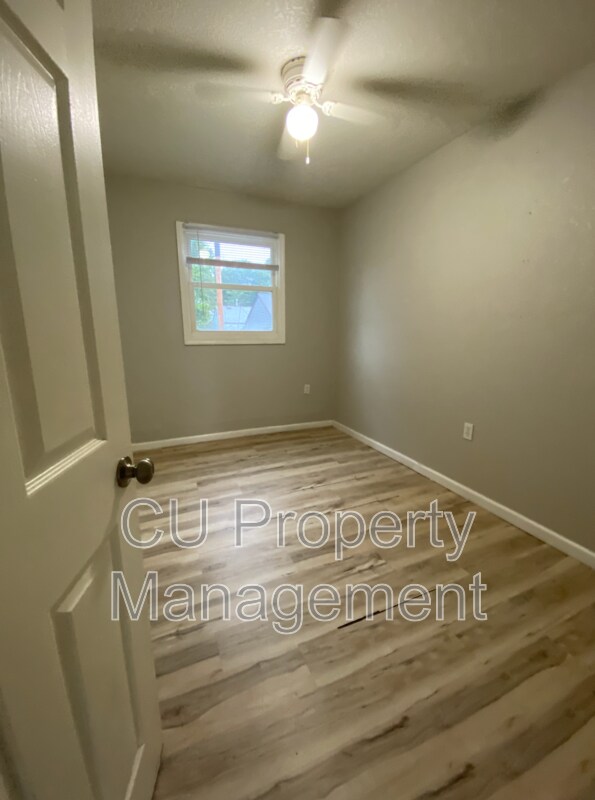 Building Photo - 333 S Steffler St