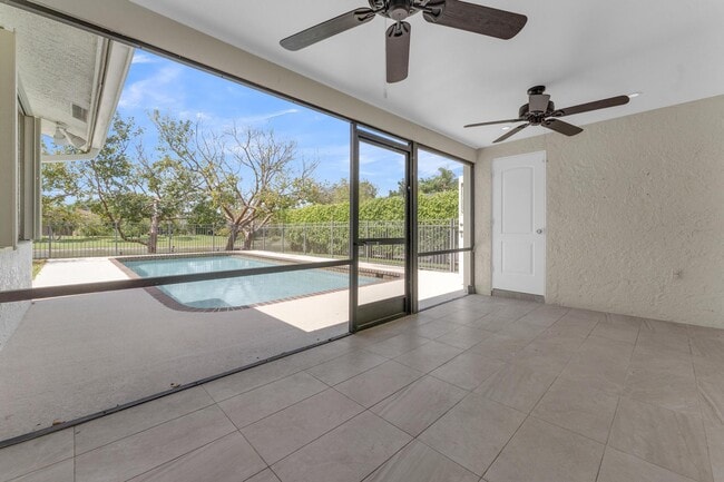 Building Photo - 10084 Camelback Ln