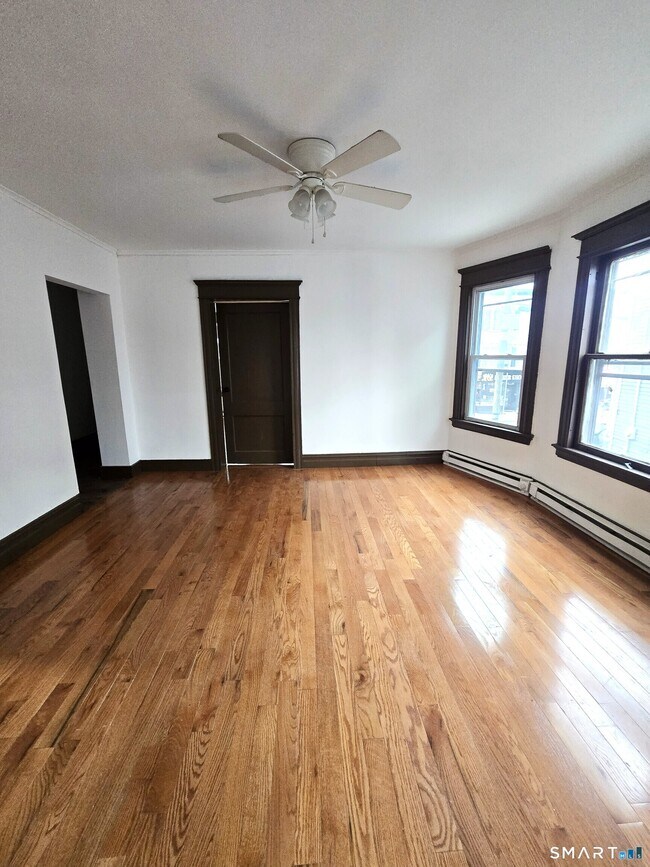 Building Photo - 203 Cooke St