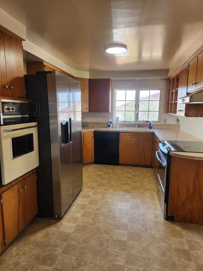 Primary Photo - West Valley 3 bedroom country home with 3 bay shop