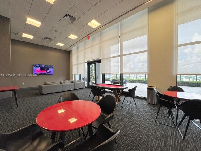 Building Photo - 1600 NE 1st Ave