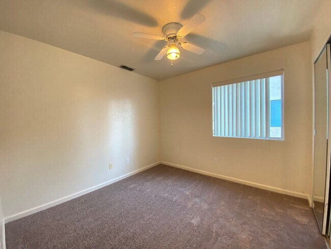 Building Photo - Spacious Home with a Pool & Hot Tub!