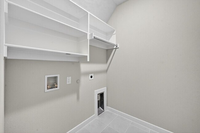 Building Photo - 222 Goosewood Dr