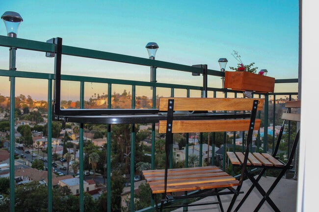 Building Photo - 4755 Templeton St