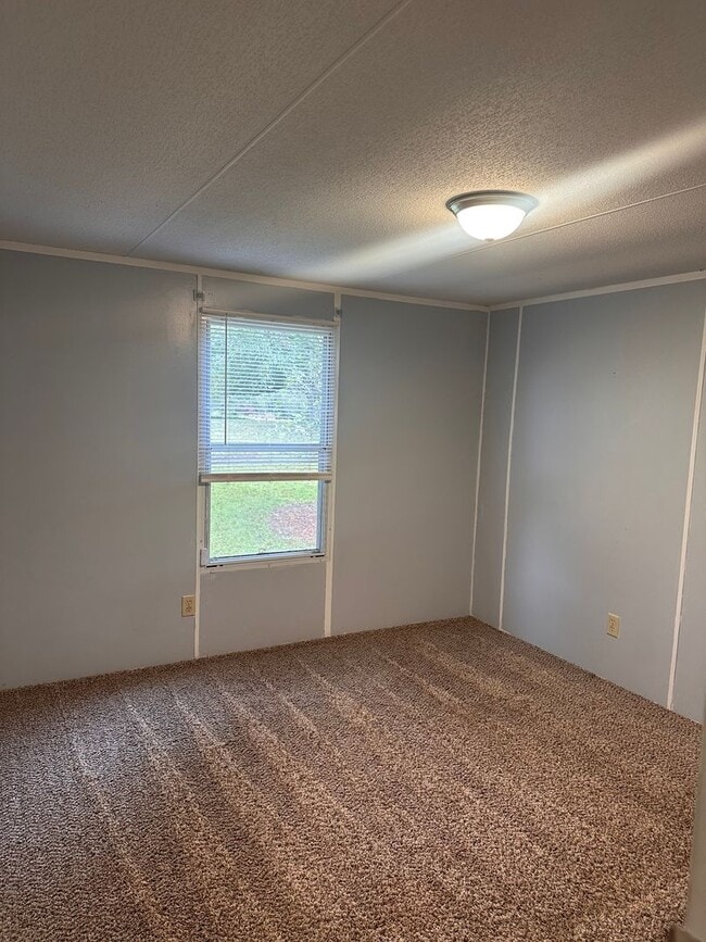 Building Photo - RENTAL HOME 3BD/2BTH