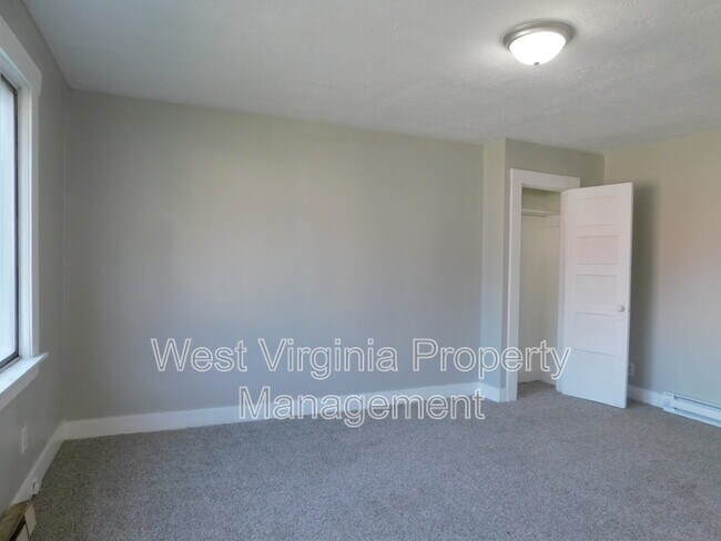 Building Photo - 1 F St