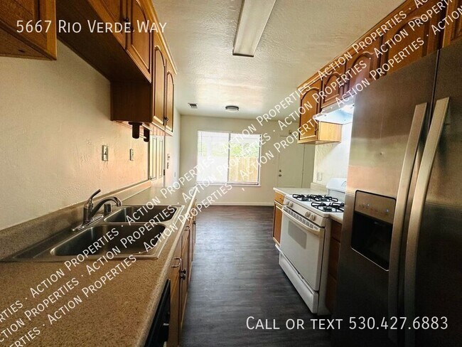 Building Photo - 5667 Rio Verde Way