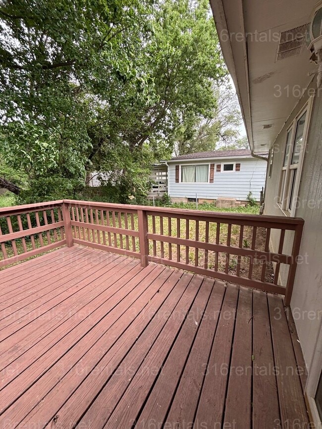 Building Photo - Three bed two bath house available now!