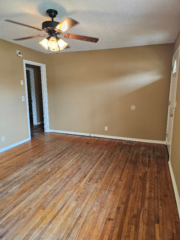 Building Photo - 714A Kent Dr