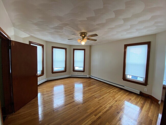 Building Photo - 51 Aldie St