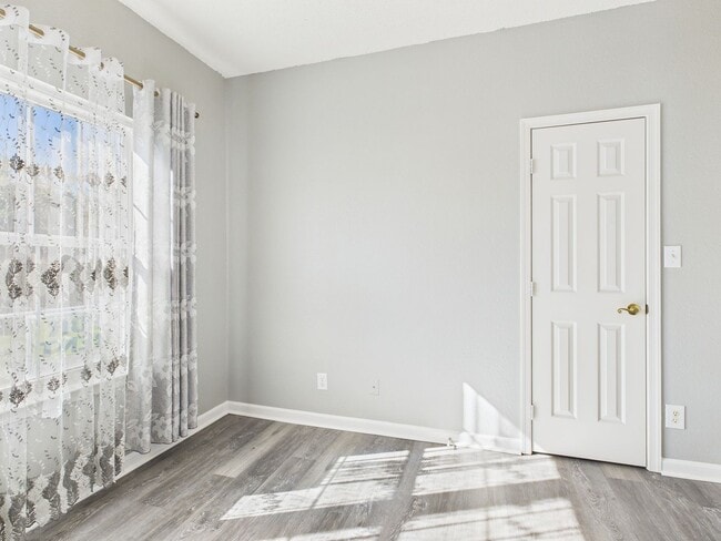 Building Photo - 801 Brassie Ln