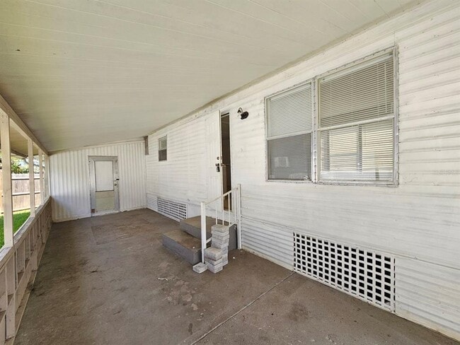 Building Photo - 503 Longfellow Blvd