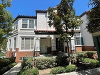 Building Photo - Tri-Level Townhome in Tustin