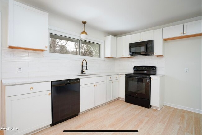 Building Photo - 4502 Glasgow Rd