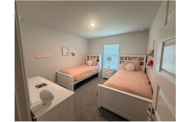 Building Photo - 297 SW Silverpalm Dr