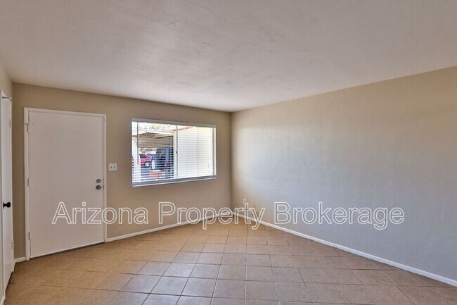 Building Photo - 2110 S Granada Dr