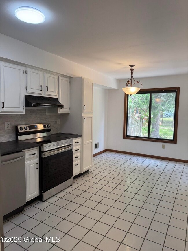 Building Photo - 103 Stone Ridge Ct