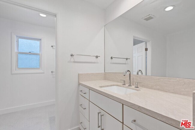 Building Photo - 29 Lighthouse St