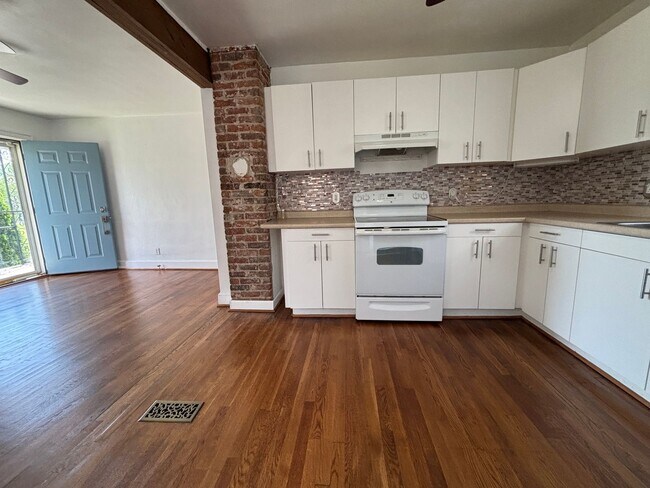 Building Photo - $500 OFF first months rent********950 Morgan Avenue -One Level Living with 2 bedrooms and 2 baths