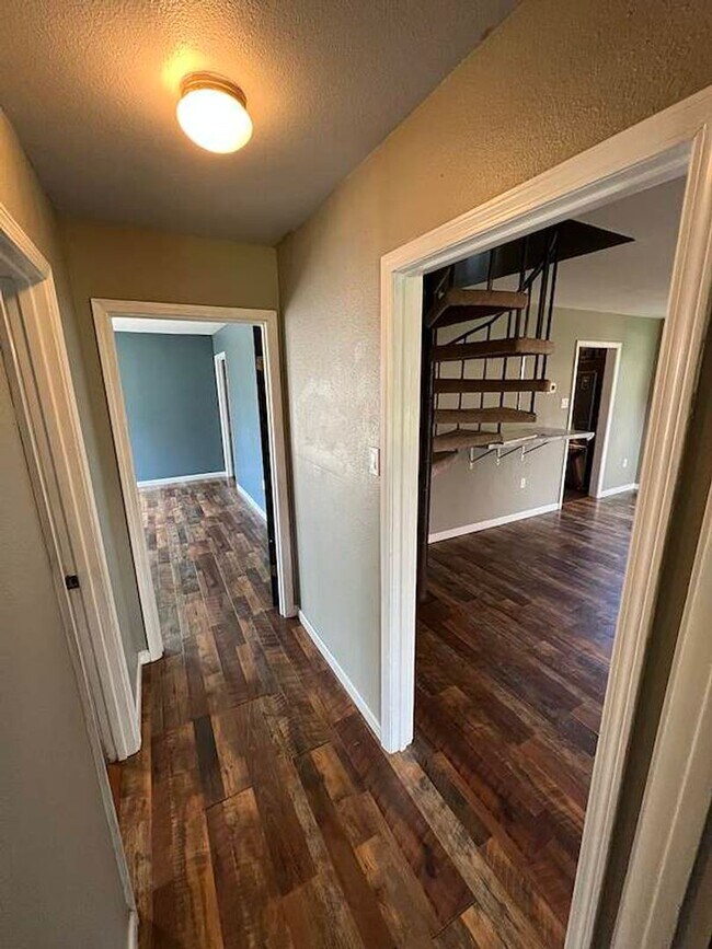 Building Photo - 8725 Fairoaks St