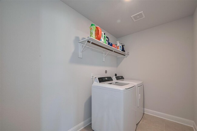 Building Photo - 5323 Vermilion Ct
