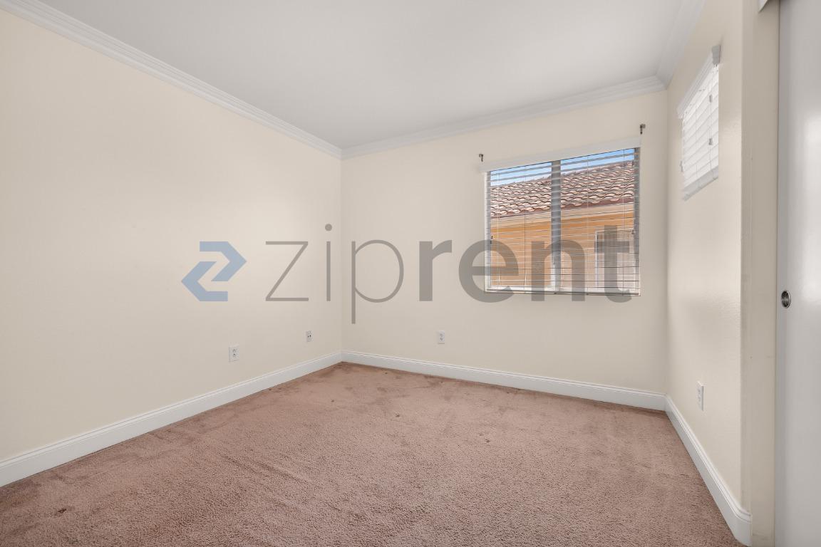 Building Photo - Unit
