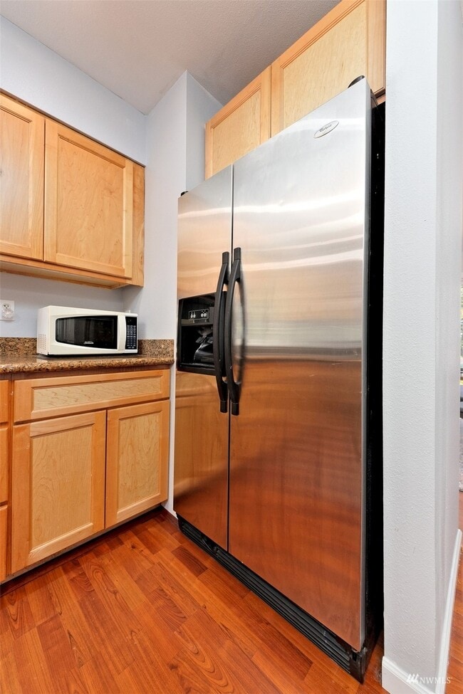 Building Photo - 31 E Peyton Pl